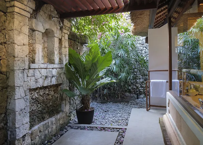 Tandjung Sari 4*